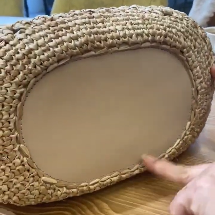 Adım Adım Şıklık: Fıstık Desenli ve Oval Tabanlı Çanta Yapımı