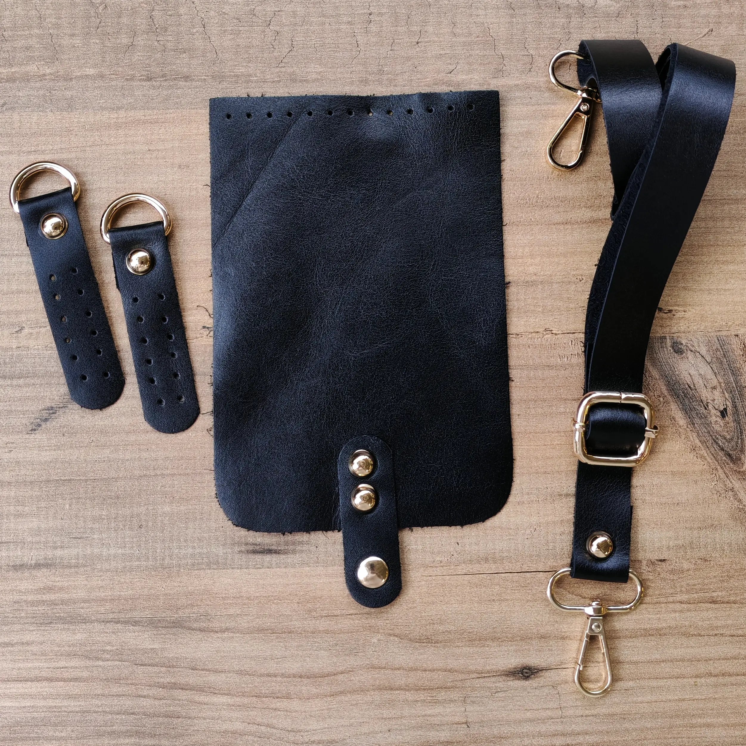 Kapaklı Hakiki Deri Çanta Kiti