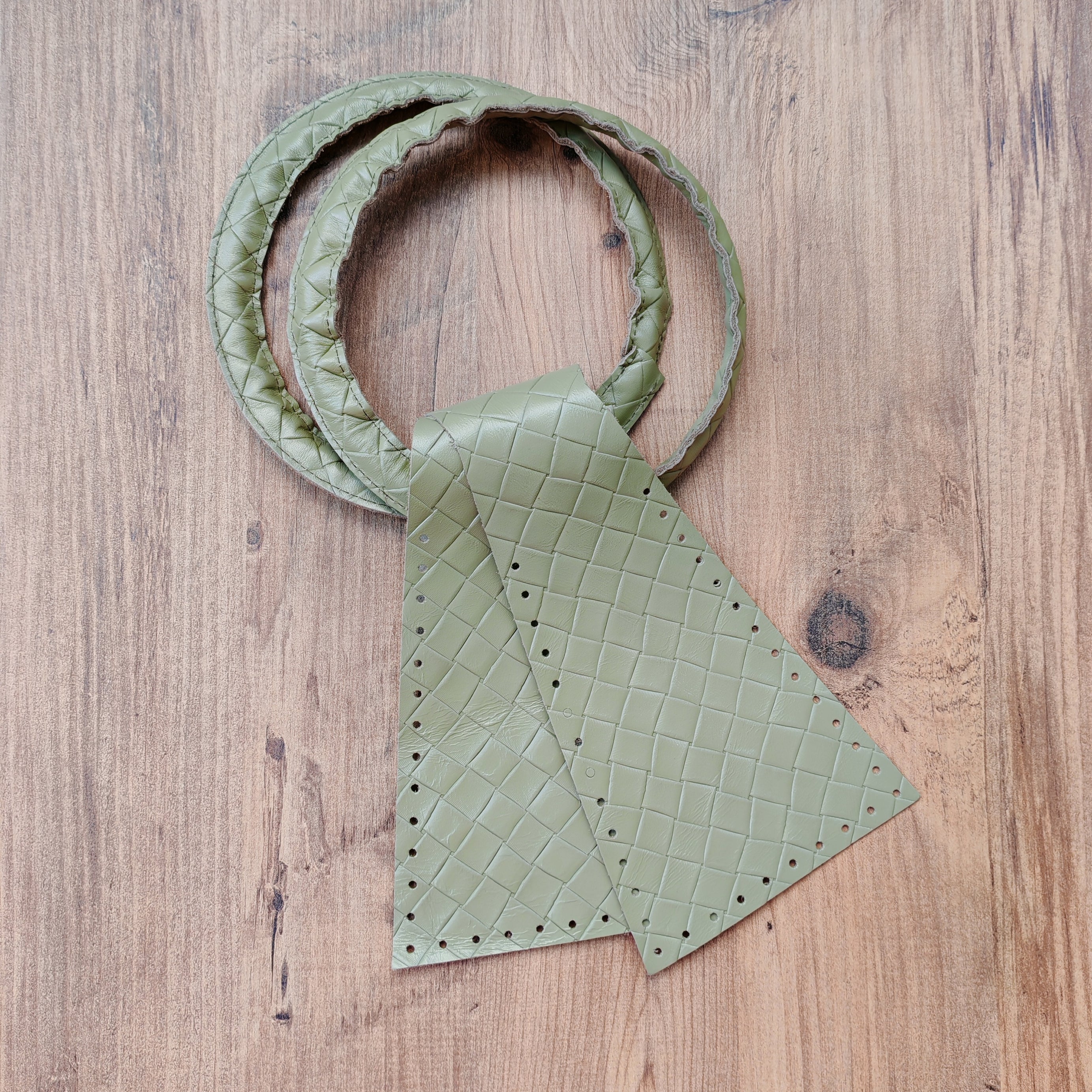 Hakiki Deri Üçgen Çanta Kiti