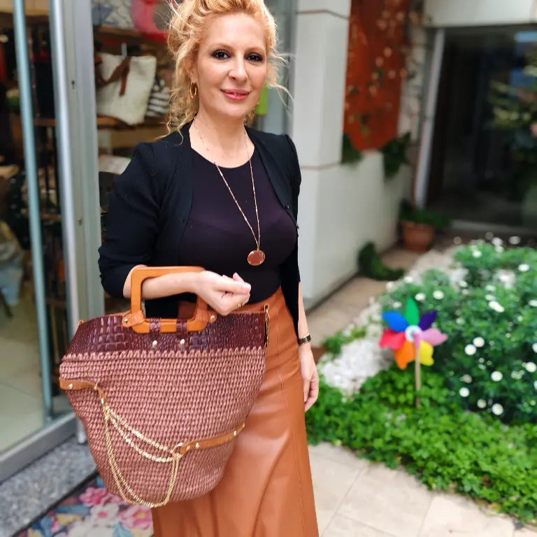 Ahşap Saplı ve Deri Püsküllü El Örgüsü Çanta