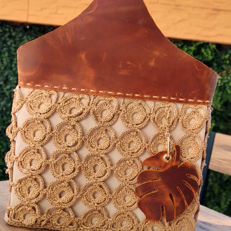 Yaprak Aksesuarlı El Örgüsü Tasarım Çanta