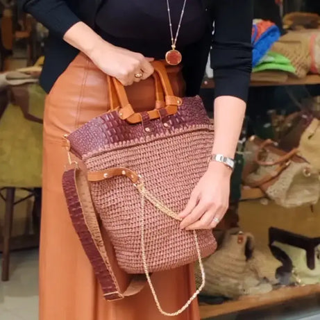 Ahşap Saplı ve Deri Püsküllü El Örgüsü Çanta